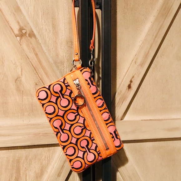 Coach Poppy Wristlet - Picture 6 of 8